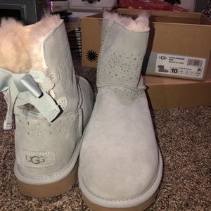 Ugg short bow tie boots
